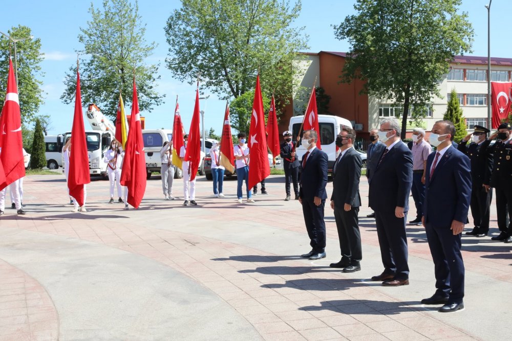 “19 Mayıs, Gençlik; Gençlik Gelecek Demektir”