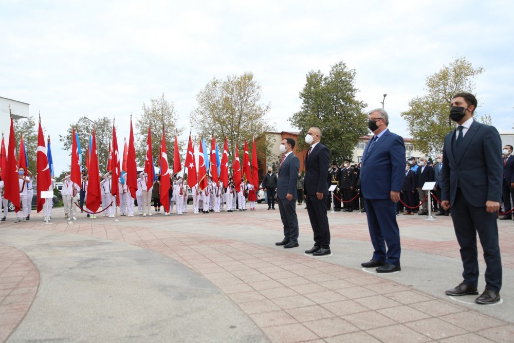 29 Ekim Cumhuriyet Bayramı Atatürk Anıtına Çelenk Sunumu İle Başladı