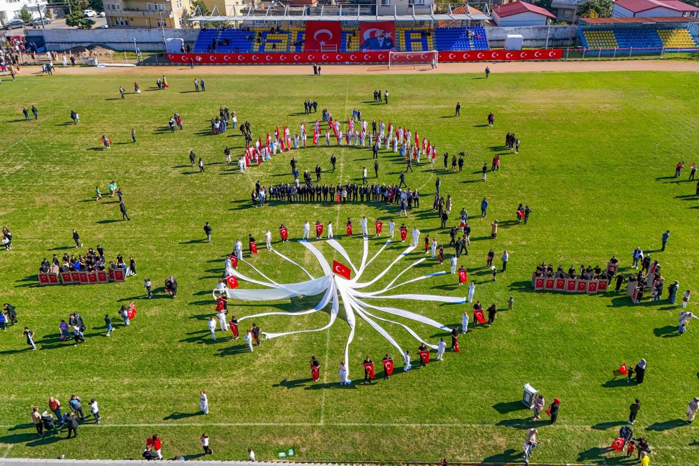 29 EKİM CUMHURİYET BAYRAMI’NIN 101. YIL DÖNÜMÜ İLÇEDE COŞKUYLA KUTLANDI