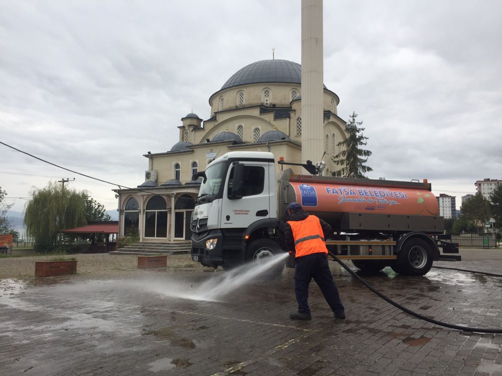 Camilerde Temizlik Ve Dezenfektan Çalışması