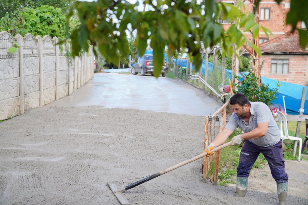 ÇÖTELİ MAHALLESİ OMARLAR MEVKİİNDE  26 YILLIK BETON YOL HASRETİ SONA ERDİ