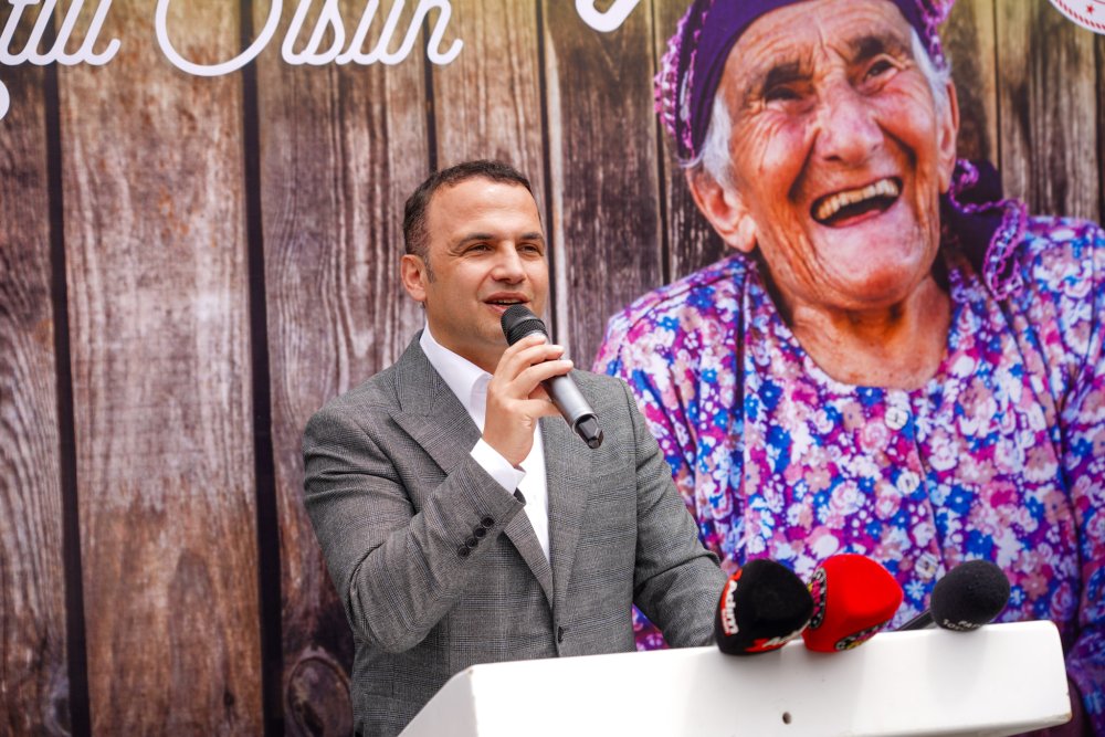 DÜNYA ÇİFTÇİLER GÜNÜNDE ÜRETİMİN GERÇEK KAHRAMANLARI ŞİFALI ÜRÜNLERİNİ HALKA SUNDU