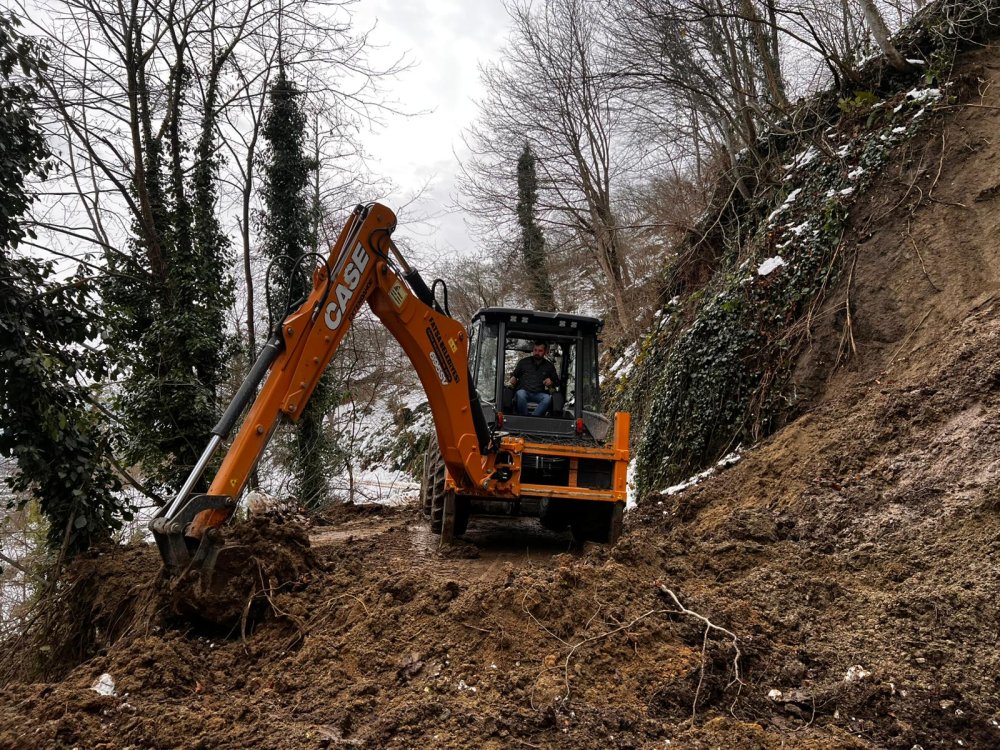 FATSA BELEDİYESİ'NDEN HEYELANA HIZLI MÜDAHALE
