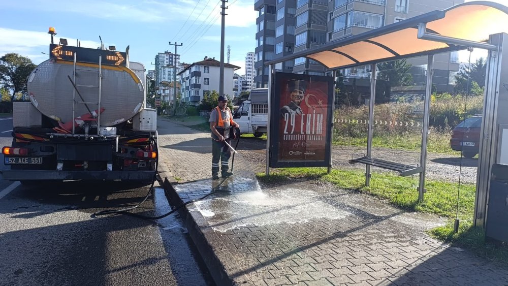 FATSA BELEDİYESİ’NDEN ŞEHİR GENELİNDE YOĞUN TEMİZLİK ÇALIŞMASI
