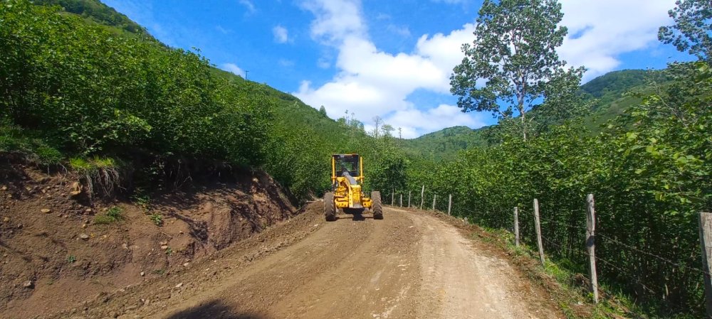 FATSA BELEDİYESİ TARAFINDAN BAŞLATILAN YOL ÇAKILLAMA ÇALIŞMALARI SÜRÜYOR