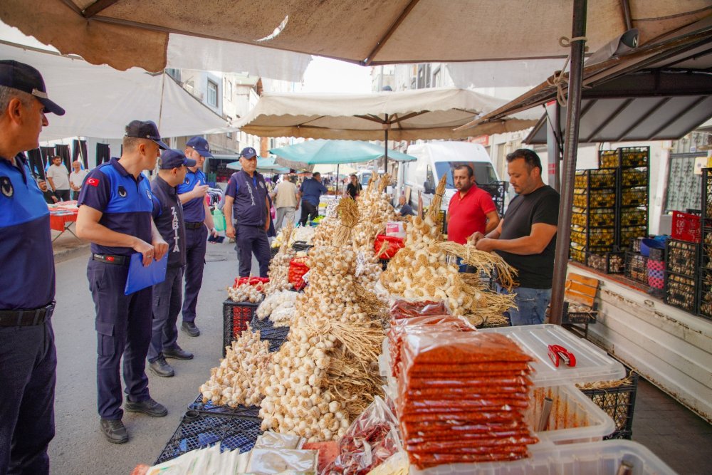FATSA BELEDİYESİ ZABITA EKİPLERİ PAZARLARDA DENETİMLERİ ARTIRDI