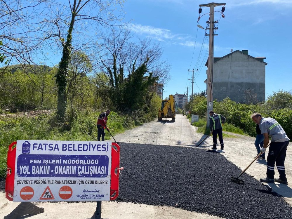 FATSA’DA ASFALT VE YOL BAKIM ÇALIŞMALARI HIZ KESMEDEN DEVAM EDİYOR