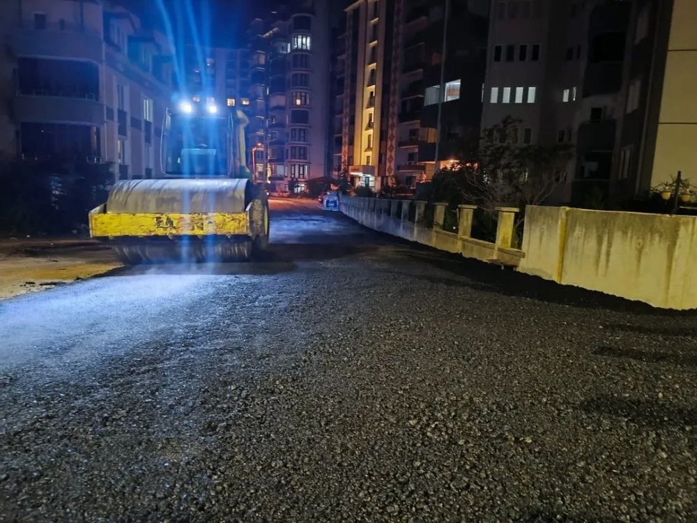 FATSA’DA GECE MESAİSİ: ASFALT ÇALIŞMALARI TÜM HIZIYLA SÜRÜYOR