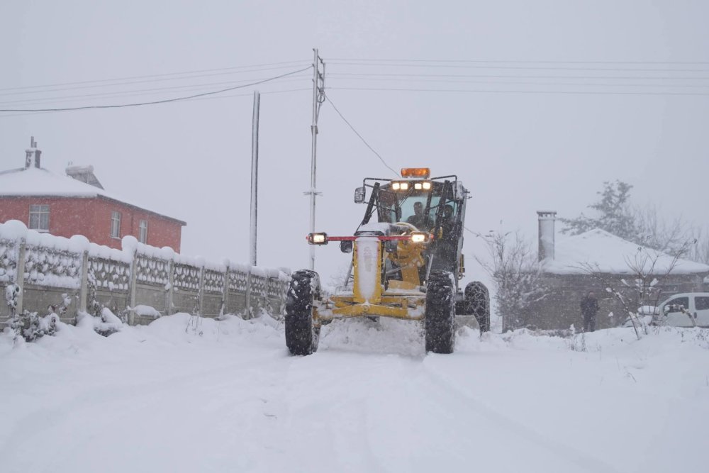 FATSA’DA KIRSAL MAHALLELERDE KARLA MÜCADELE ARALIKSIZ SÜRÜYOR