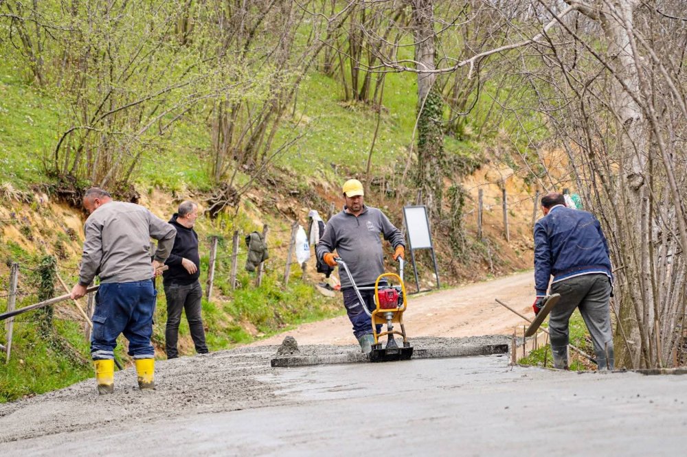 FATSA'DA MART AYINDA 4.5 KİLOMETRELİK BETON YOL ATAĞI