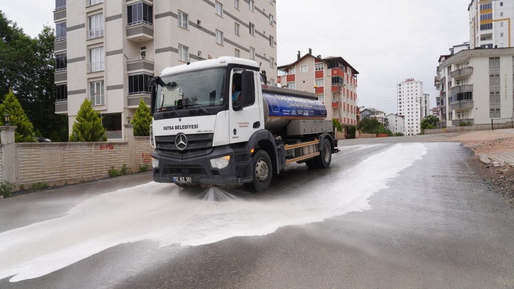 FATSA’DA TEMİZLİK SEFERBERLİĞİ: “YEŞİL FATSA” İÇİN GECE GÜNDÜZ ÇALIŞMA