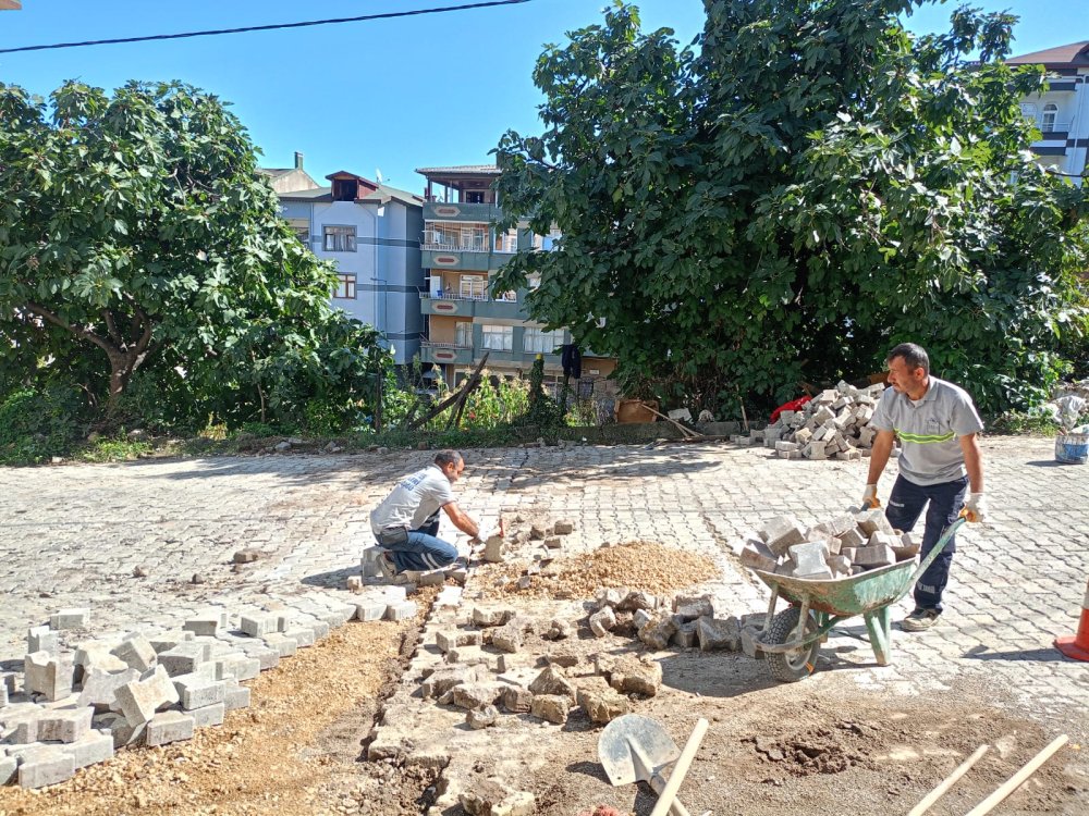 FATSA FATİH VE DOLUNAY MAHALLELERİNDE PARKE VE BORDÜR ÇALIŞMALARI
