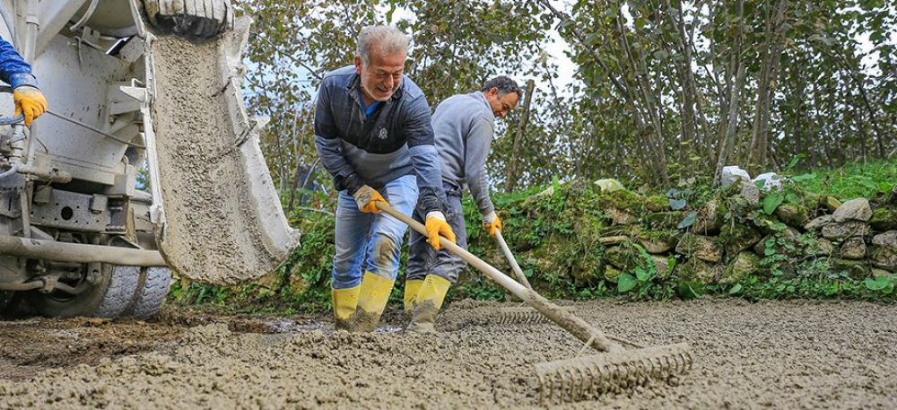 Fatsa Kırsalında Konforlu Beton Yol Çalışmaları Devam Ediyor