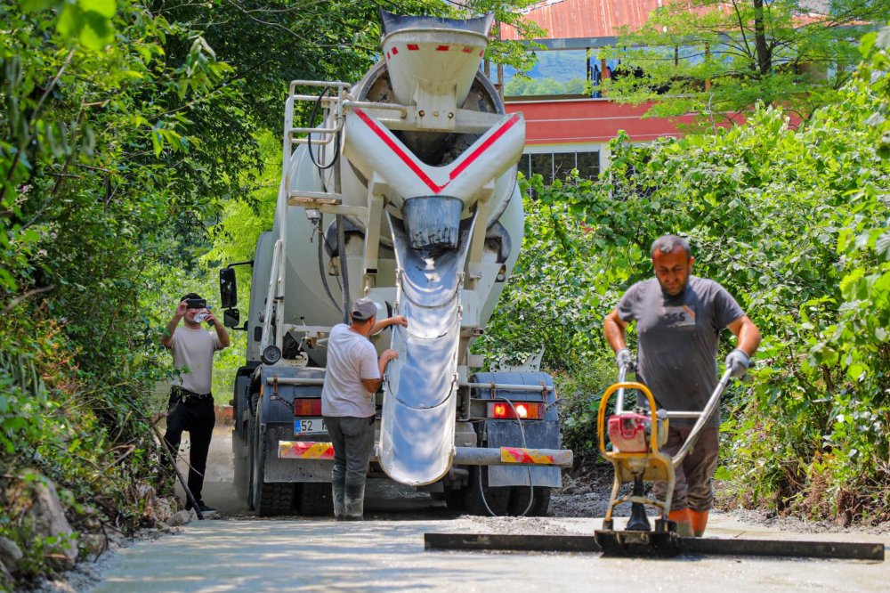 FATSA KIRSALINDA SON 1 AYDA 3.1 KİLOMETRELİK BETON YOL TAMAMLANDI