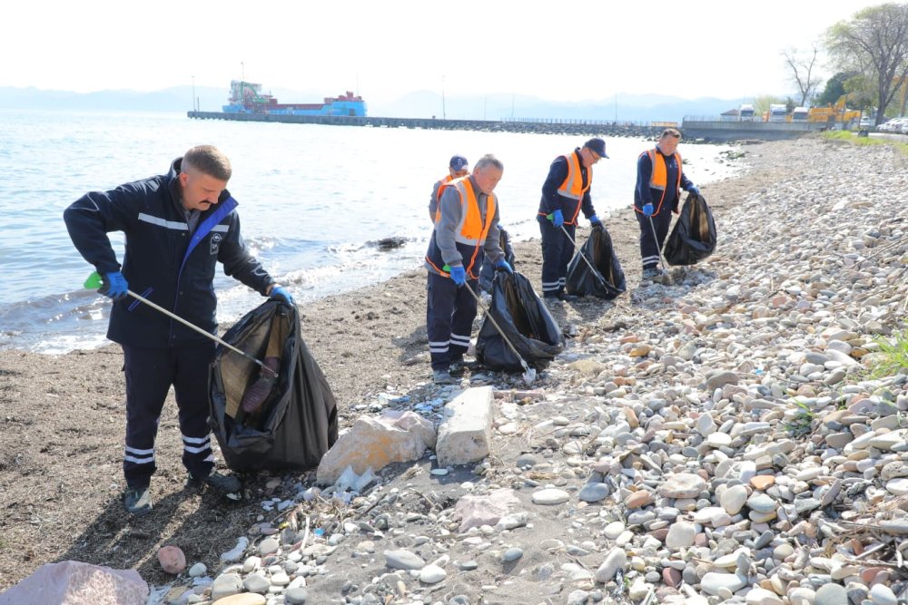 FATSA SAHİLLERİNDE PLASTİK ATIK TEMİZLİĞİ