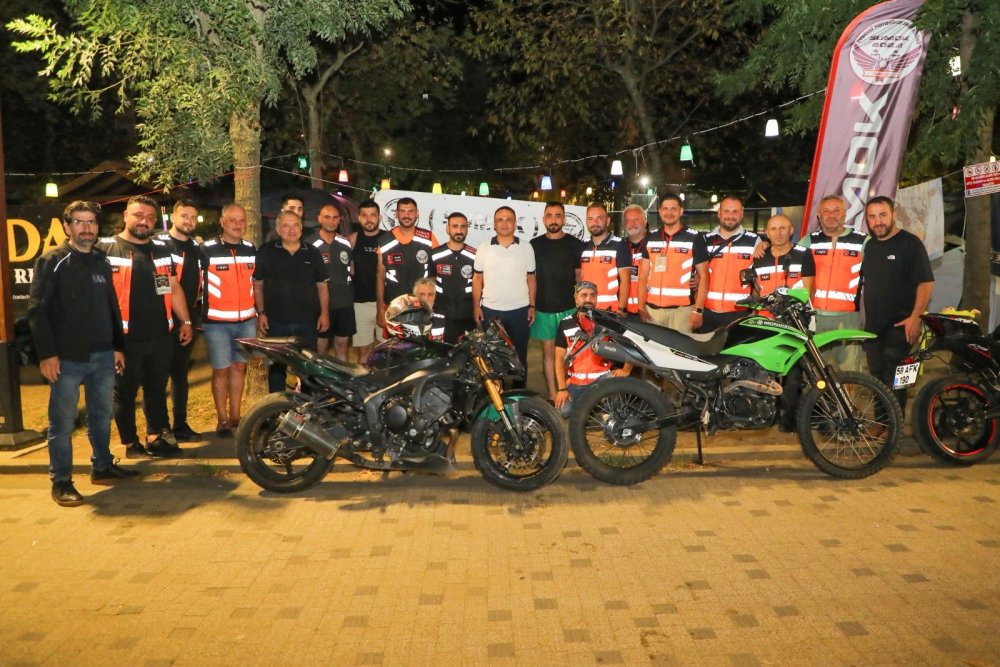 FATSA, YÜZLERCE MOTOSİKLET TUTKUNUNA EV SAHİPLİĞİ YAPTI