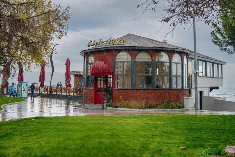 İSKELE KAFE, DÖRT MEVSİM MİSAFİRLERİNİ AĞIRLIYOR