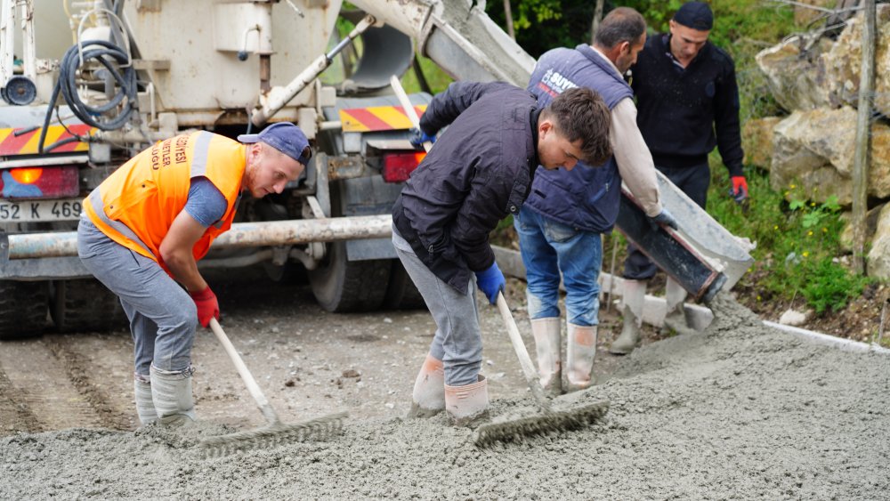 KONFORLU BETON YOLA KAVUŞAN SARAYTEPE SAKİNLERİ RAHAT BİR NEFES ALDI