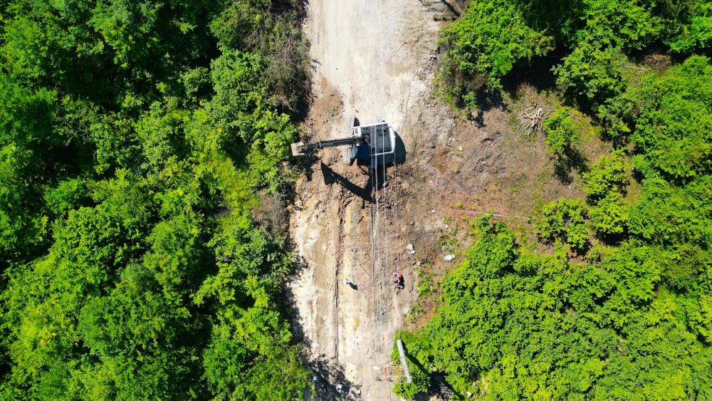 KURTULUŞ MAHALLESİ'NDE YOL AÇMA ÇALIŞMALARI DEVAM EDİYOR