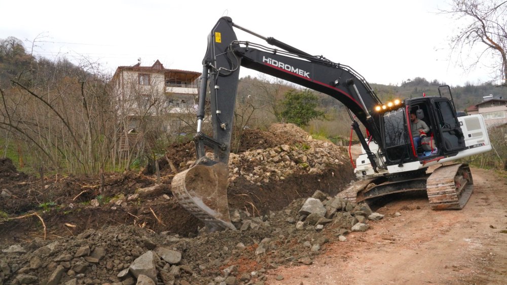 MEŞEBÜKÜ DİPKÖY SOKAK YOLU GENİŞLETİLDİ