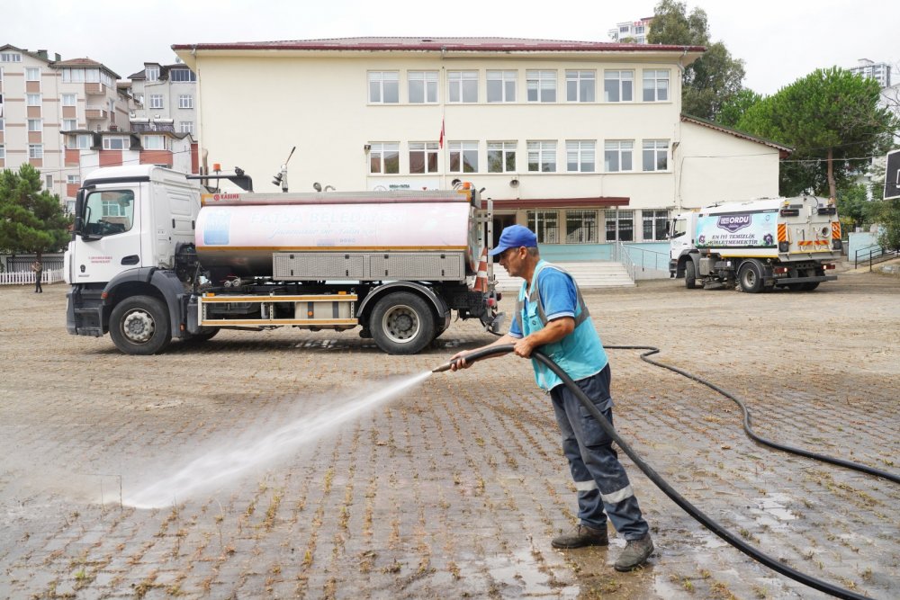 Okul Bahçelerinde Temizlik ve Bakım Çalışması