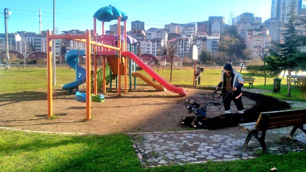 PARK VE BAHÇELER MÜDÜRLÜĞÜ MAHALLELERDE ESTETİK VE GÜVENLİ ALANLAR OLUŞTURUYOR