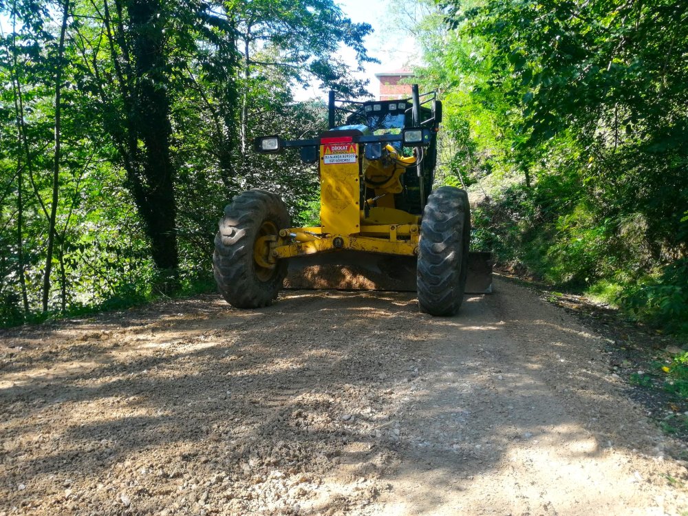 SALİHLİ'DE YOL İYİLEŞTİRME ÇALIŞMALARI