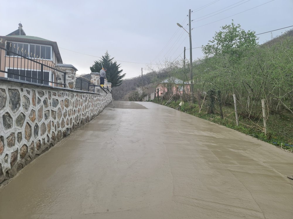 Sazcılar’da Konforlu Beton Yol Çalışması