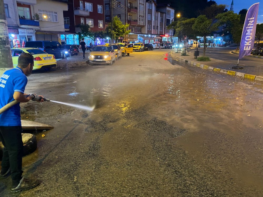 Selin Getirdiği Hafriyat Birikintileri Temizleniyor