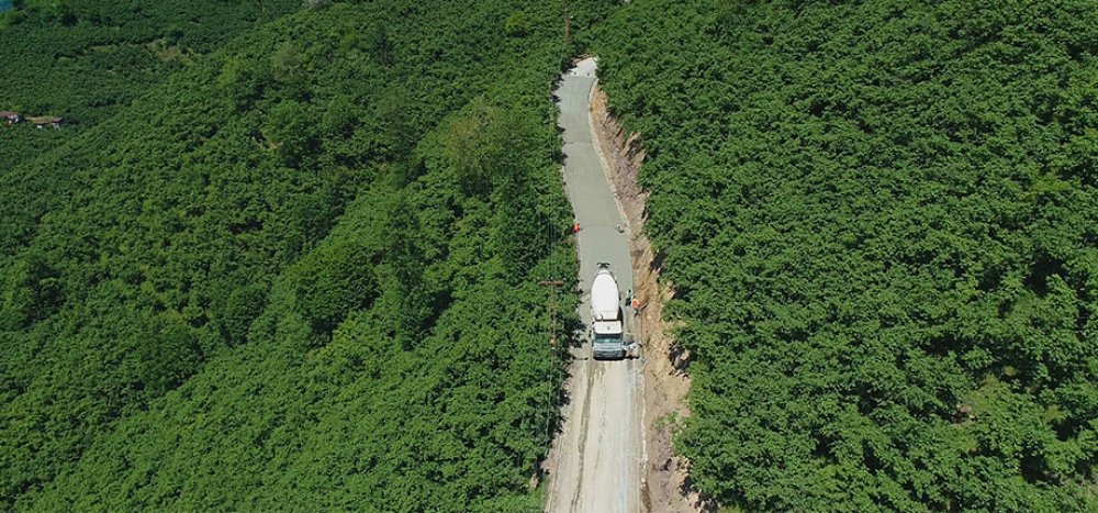 Uzundere Üzümlüce Mevkiinde Konforlu Beton Yol Sevinci