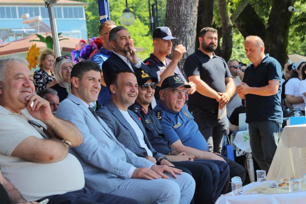 YALIKÖY’DE KABOTAJ BAYRAMI’NDA KIYASIYA REKABET, RENKLİ GÖRÜNTÜLER
