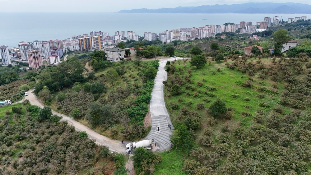 YAPRAKLI MAHALLESİ’NDE BETON YOL ÇALIŞMALARI