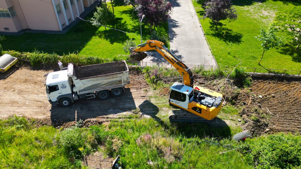 YOL AÇMA ÇALIŞMASI İLE NECİP FAZIL SOKAK'TA TRAFİK RAHATLAYACAK