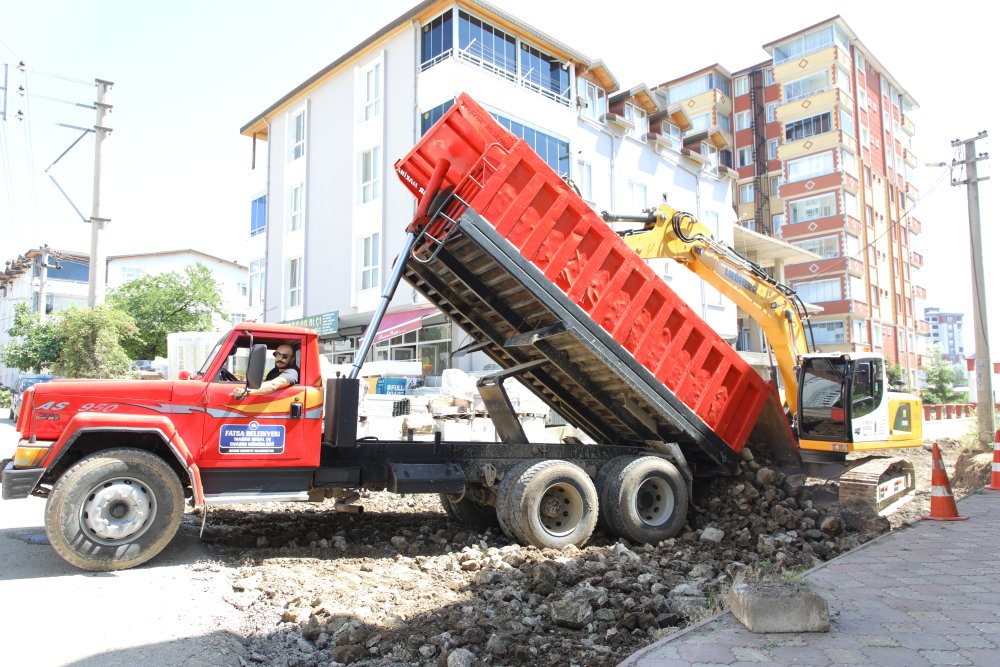 KURTULUŞ MAHALLESİ HAL BÖLGESİNDE YOLLAR KONFORA KAVUŞUYOR